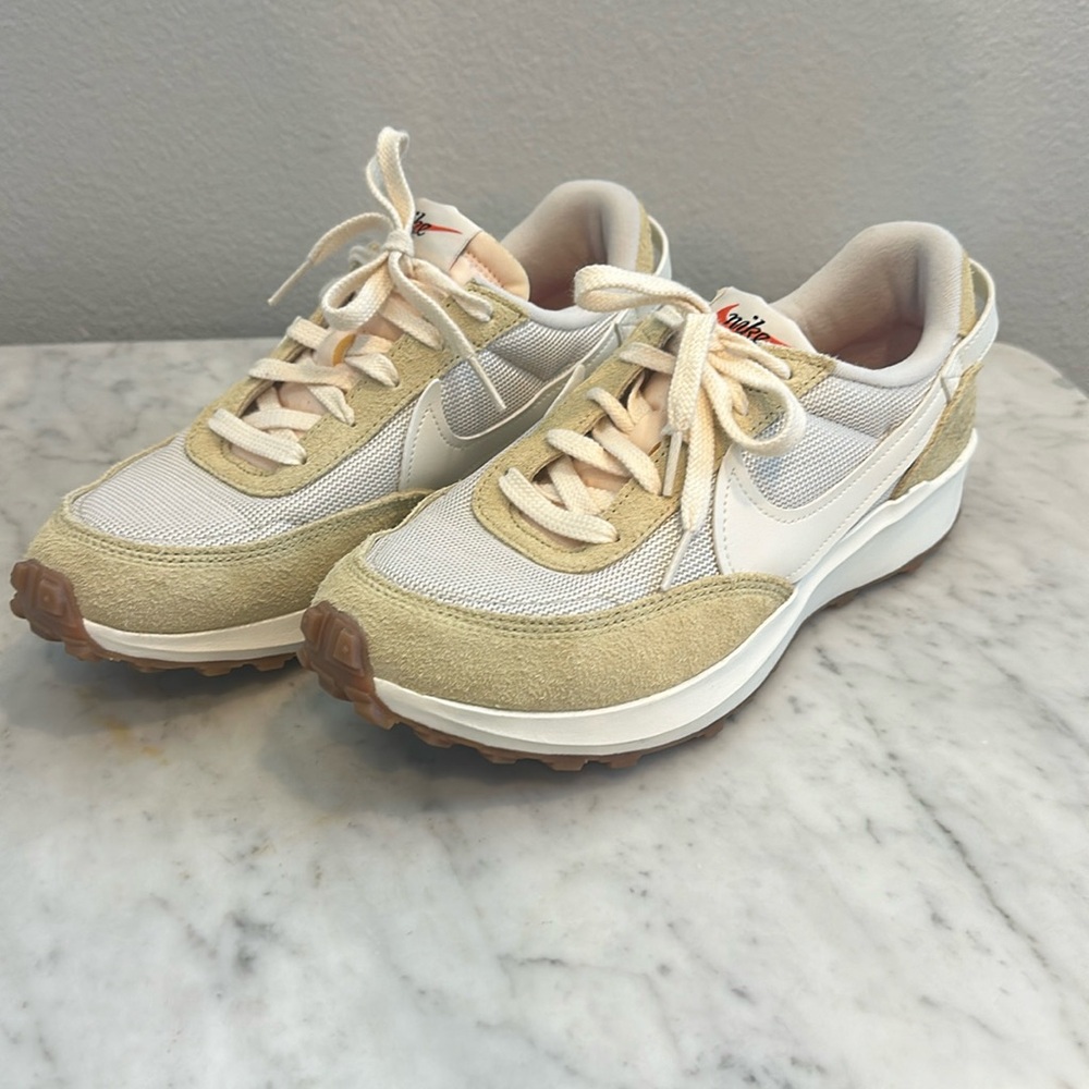 Women’s Nike Waffle Debut Vintage shoes